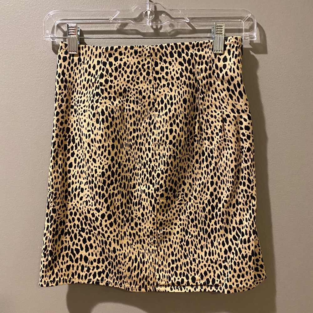Brandy Melville leopard print skirt